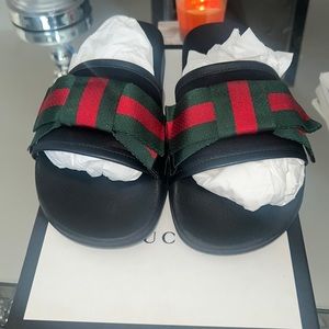 Gucci slides 100% authentic !!!